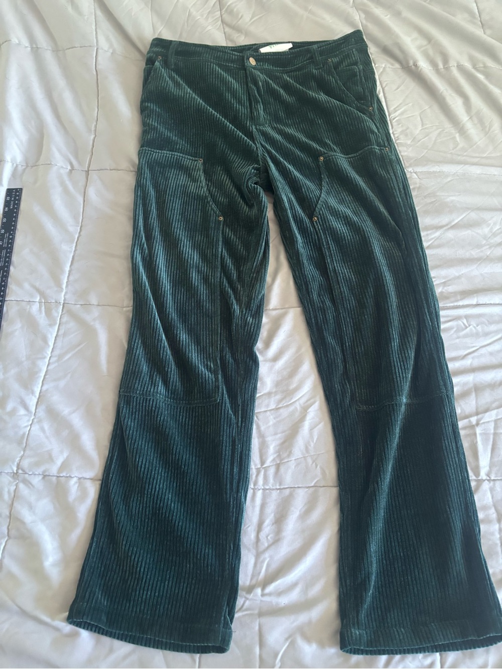 Yitai Wide-Leg Corduroy Pants in Deep Green